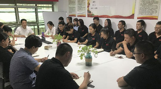 德瑞克儀器2019年第三季度大會報道，外貿(mào)銷售部領(lǐng)取5000元獎金！