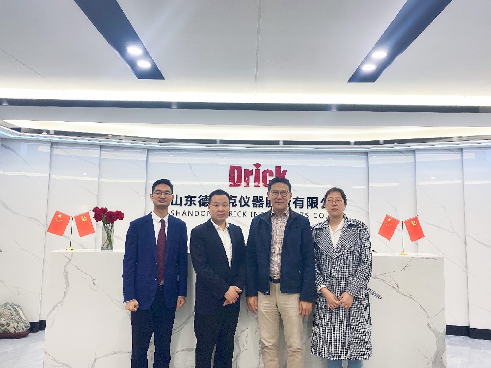 濟南市天橋區(qū)貿(mào)促會會長孫正、海外機構(gòu)（中國）聯(lián)合辦公中心主任、山東省僑聯(lián)青委會副會長李化冰一行蒞臨德瑞克考察指導(dǎo)